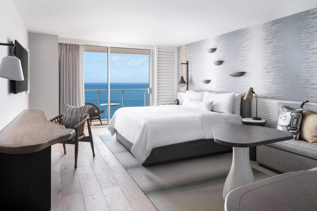 Hokupa'a - Oceanfront Large King Room with Balcony